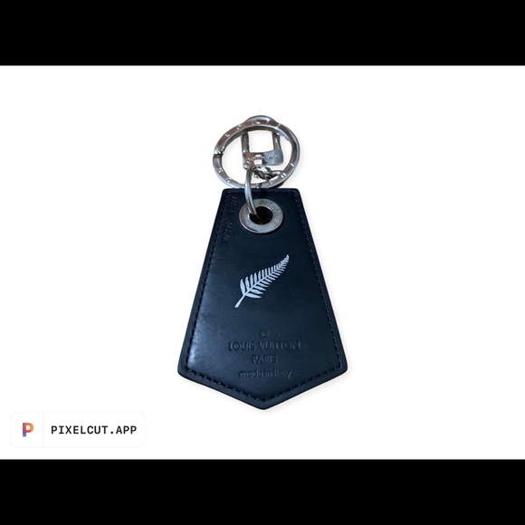 Louis Vuitton Enchappe Key Holder - Picture 2 of 4